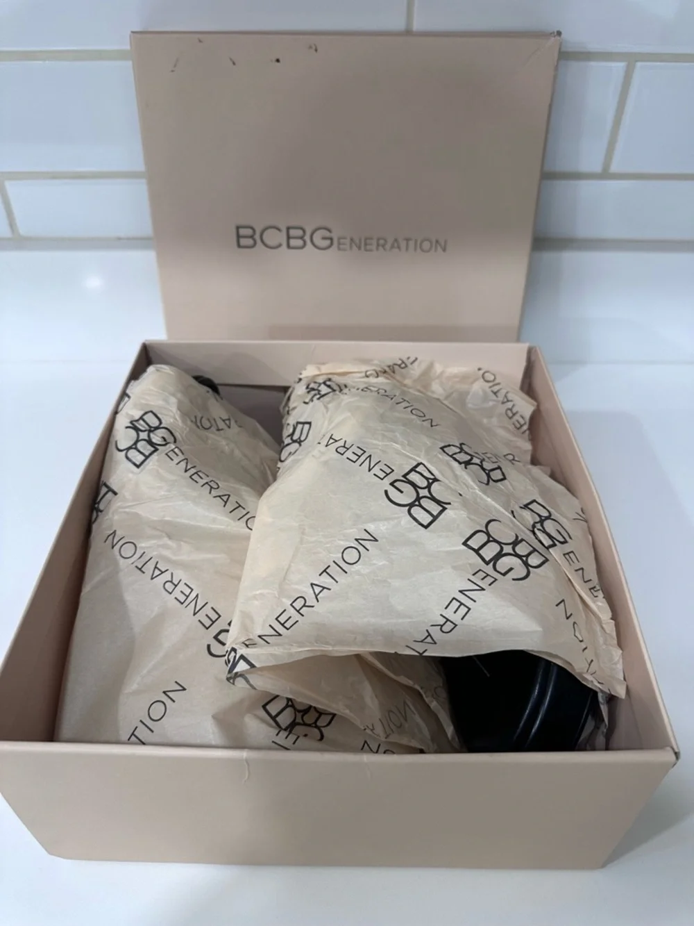 BCBGeneration Black Queenie Thong Wedge Sandals Heels Size 9M - Picture 9 of 11